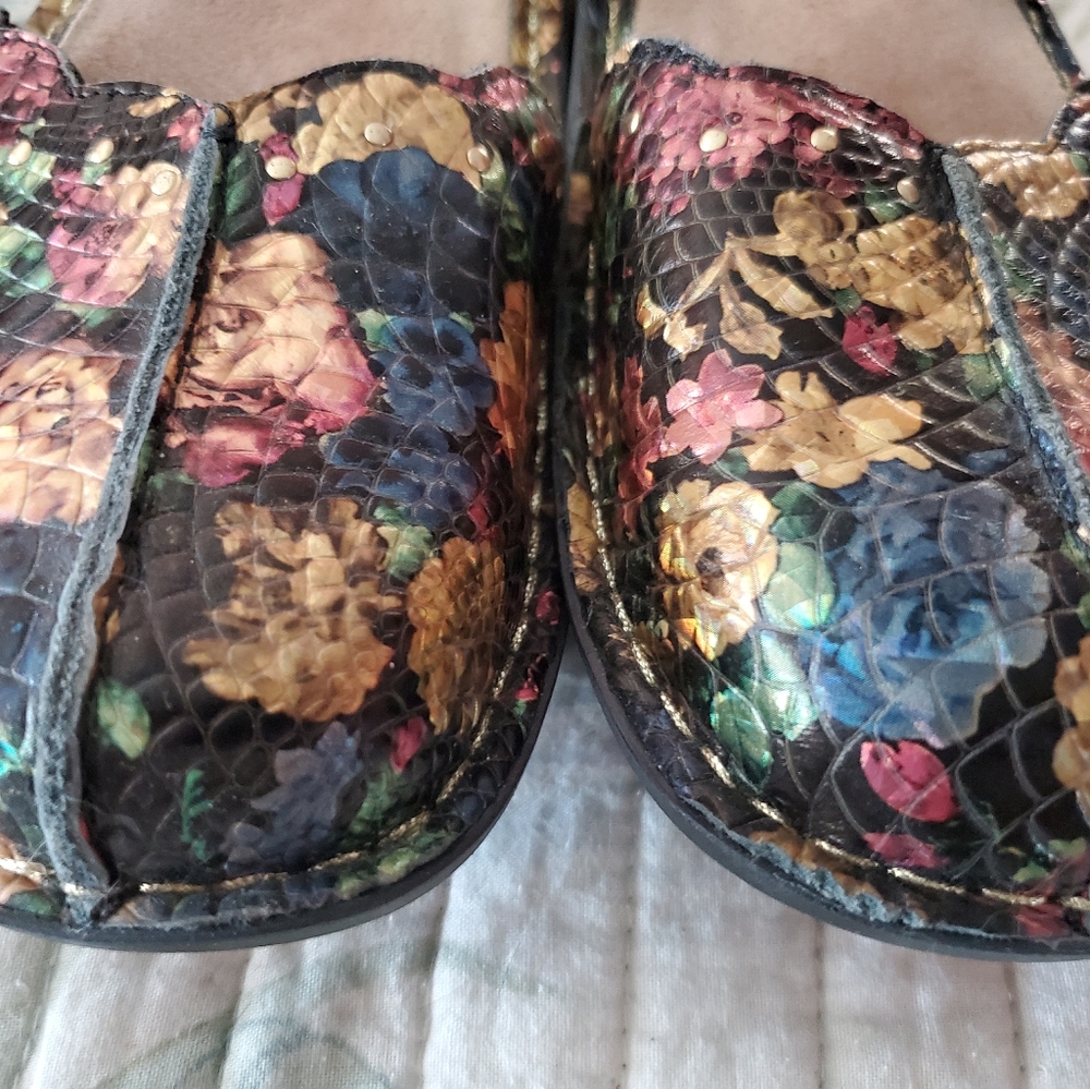 Alegria slip on clogs/shoes